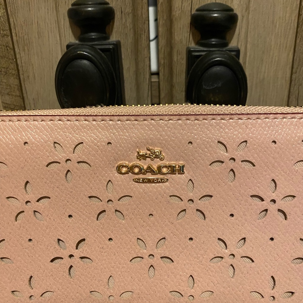 Coach Etched Floral Long Zip Around Wallet - Picture 3 of 4